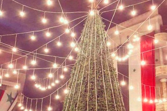 Հալեպի քրիստոնեական թաղամասում սուրբծննդյան եղևնի են տեղադրել