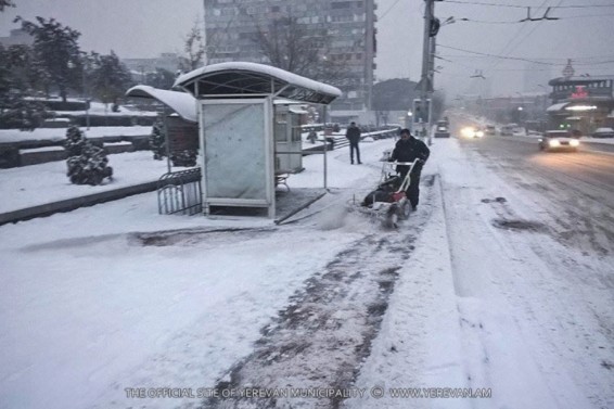 Մայրաքաղաքի կոմունալ ծառայությունները ողջ գիշերվա ընթացքում շարունակել են աշխատել