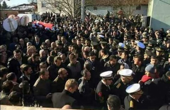 Похороны полицейского, убившего посла РФ собрали несколько тысяч человек