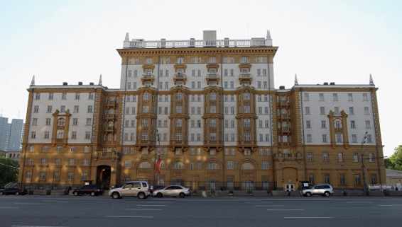 Посольство США не комментирует данные о закрытии школы и резиденции в РФ