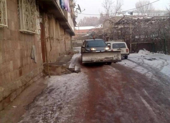 Ձյան մաքրման աշխատանքներ բակային տարածքներոմ