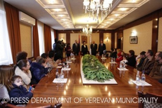 Հանդիպում ապրիլյան պատերազմում զոհված և առավել ծանր վիրավորում ստացած ստեփանակերտցիների ընտանիքների հետ