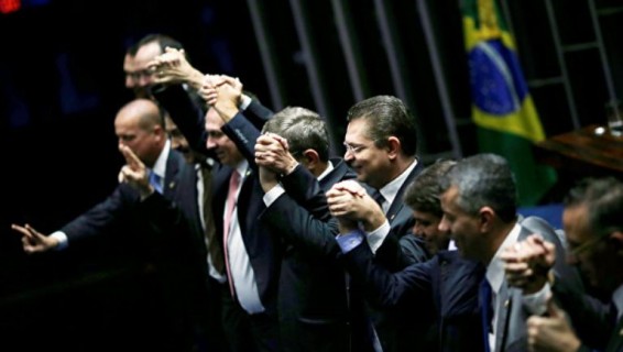 Китай надеется на политическую стабильность в Бразилии