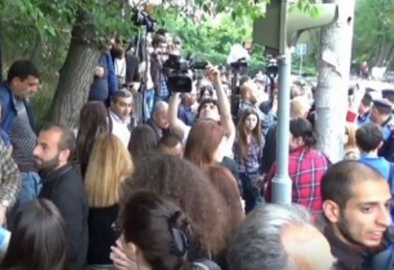 «Մենք ենք տերը մեր երկրի» նախաձեռնությունը բողոքի ակցիա է անցկացնում Բաղրամյան պողոտայում