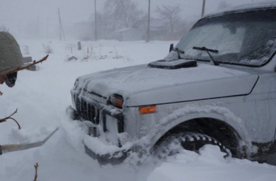 Ավտոմեքենաներն արգելափակվել են ձյան մեջ