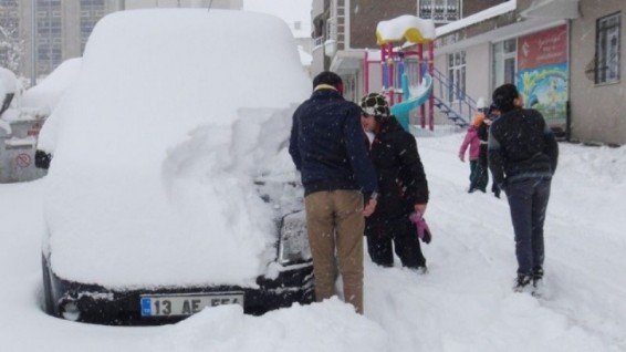 Photo. Վանում և Բիթլիսում առատ ձյան պատճառով հարյուրավոր բնակավայրերի ճանապարհներ են փակվել