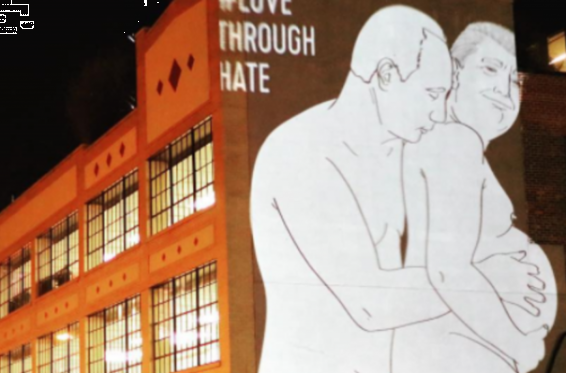 Պուտինը գրկել է հղի Թրամփին. նյույորքյան շենքերի վրա զվարճալի պրոյեկցիա է ներկայացվել