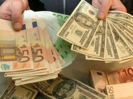 Դոլարը դանդաղ, բայց անշեղորեն աճում է. եվրոն էժանացել է մոտ մեկ դրամով