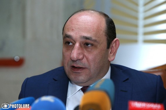 Министр экономического развития Армении обсудил с Мантуровым взаимодействие в сельхозмашиностроении