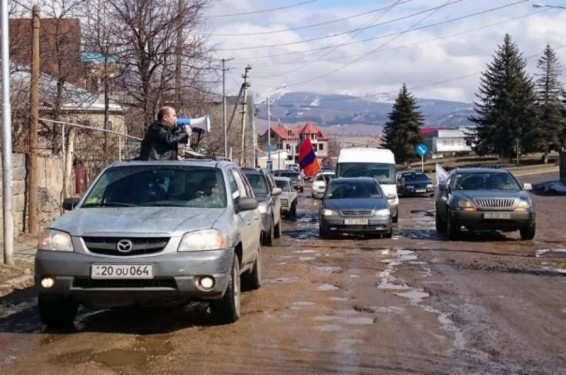 Photo. «Ելք» դաշինքը նախընտրական քարոզարշավը սկսել է ավտոերթով