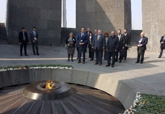 Մենք պարտավոր ենք երբեք չմոռանալ Հայոց ցեղասպանության զոհերին. Հունաստանի ԱԳ նախարար