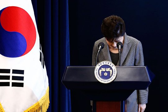 Պակ Կին Հեն լքել է նախագահական նստավայրը