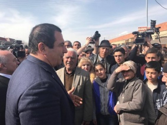 Ծառուկյանի «պարը» փոքրիկի հետ