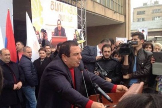 Պատիվս չեմ վաճառի. Գագիկ Ծառուկյանը՝ գյումրեցիներին