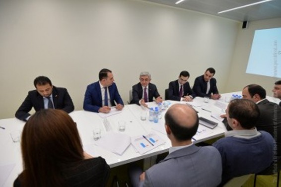 Սերժ Սարգսյանը հանդիպում է ունեցել «Երիտասարդ գիտնականների աջակցության ծրագրի» մասնակիցների հետ