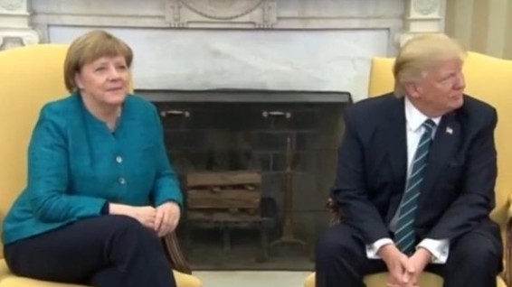 Трамп не стал пожимать руку Меркель после встречи в Белом доме