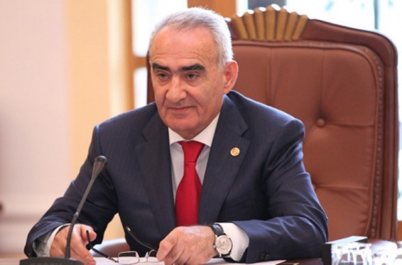 Գալուստ Սահակյանը շնորհավորել է ՀՀ ժողովրդական արտիստ Ռուդոլֆ Խառատյանին