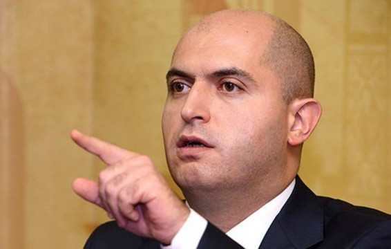 Լրագրողի վրա հարձակված մարդկանց մեղքը եւ պատիժը պետք է որոշի դատարանը. Աշոտյան