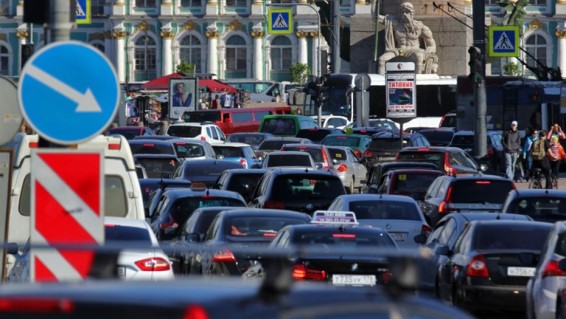 Петербург утром 4 апреля стоит в девятибалльных пробках