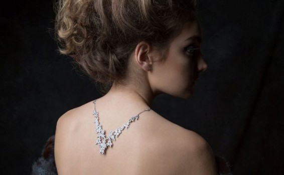 Artyom’s բրենդը, համադրելով ոսկերչության հին ու նոր ձեռքբերումները, թողարկում է սեփական դիզայնով ստեղծված զարդերի բացառիկ նմուշներ