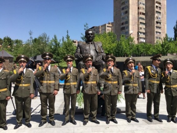В Ереване открыт памятник маршалу Амазаспу Бабаджаняну