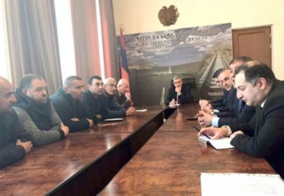 Նախարարը լսել է տաքսու վարորդների դժգոհությունները