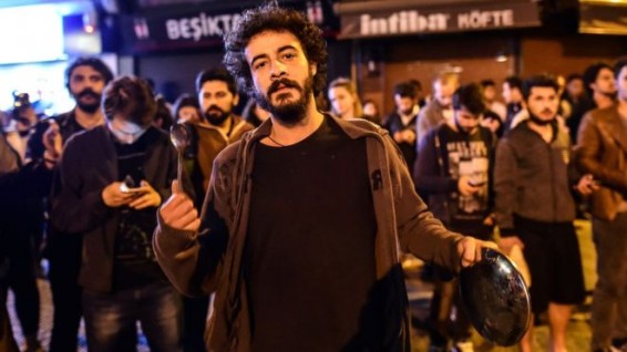 Протесты после референдума в Турции: в Стамбуле бьют в кастрюли