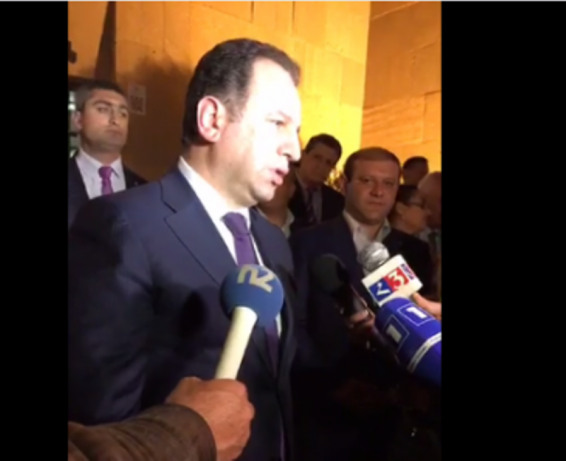 Video.Վիգեն Սարգսյանն ու Տարոն Մարգարյանը ճանապարհում են երևանաբնակ զինծառայողների ծնողներին