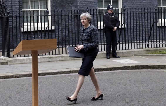 Мэй объявила о прекращении деятельности парламента Великобритании