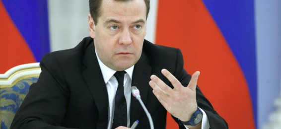 Медведев поручил подготовить предложения по продлению продэмбарго до конца 2017 года