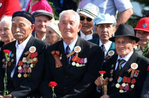 Աստանայում պատերազմի վետերանները Հաղթանակի օրվան ընդառաջ 1.500-ական դոլար են ստացել