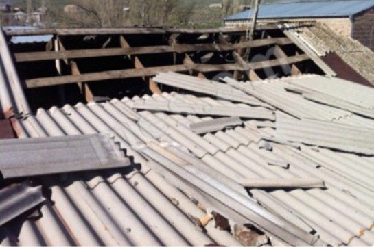 Լճաշեն գյուղում քամին տանիքներ է վնասել