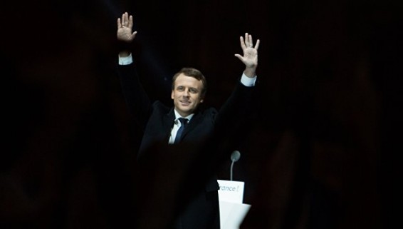 Charlie Hebdo опубликовал карикатуру на Макрона, победившего на выборах