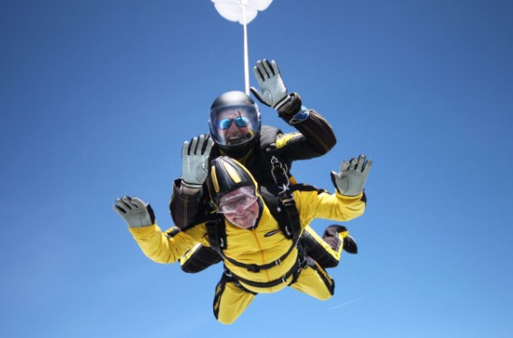 Աշխարհի ամենատարեց պարաշյուտիստ է ճանաչվել 101-ամյա բրիտանացին