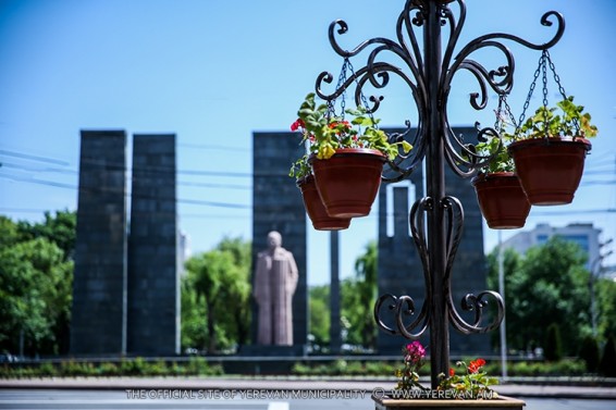 Նոր ծաղկային կոմպոզիցիաներ՝ մայրաքաղաքի փողոցներում