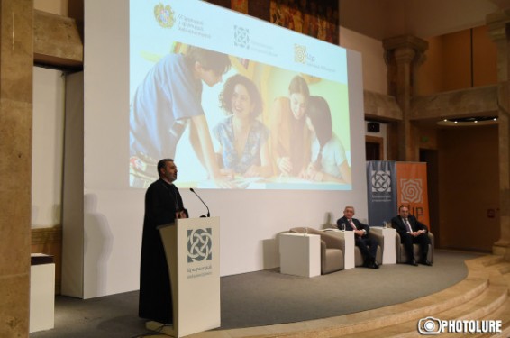 Արարատյան բակալավրիատով հնարավոր կլինի Հայաստանում հայերենով միջազգայնորեն ճանաչելի քննություններ անցկացնել. Տ. Մեսրոպ քահանա Արամյան