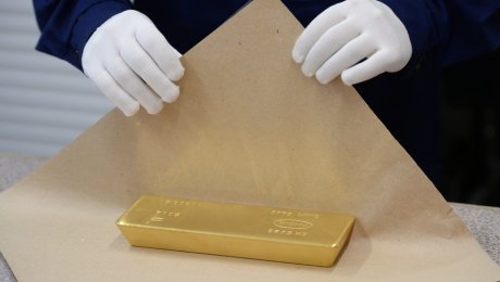 Назарбаев стал первым покупателем золотых слитков