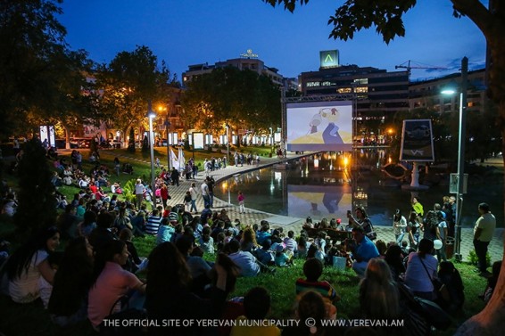 Photo. Մուլտֆիլմերի բացօթյա ցուցադրություն՝ Կարապի լճում