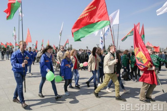 В Витебске мужчина сорвал государственный флаг с фасада здания. Возбудили уголовное дело