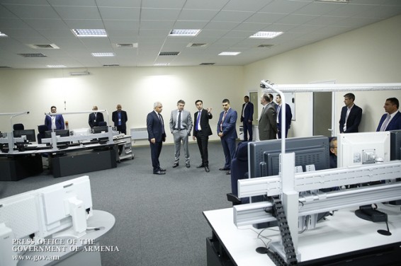 Премьер придает особую важность развитию малой авиации в Армении