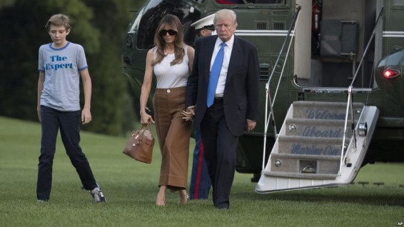 Мелания и Бэррон Трамп переехали в Белый дом