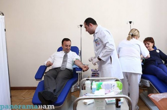 Արյան դոնորի միջազգային օրվա առթիվ արյուն հանձնեցին ՀՀ ԱԺ պատգամավորները. ակտիվ էին «Ծառուկյան» և ՀՀԿ խմբակցությունները
