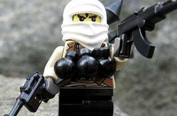 Photo . Համացանցում երեխաներին 10 դոլարով ԻՊ-ի թեմայով կեղծ Lego է վաճառվում (