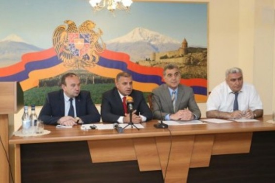 ԿԳ նախարարը հանդիպել է Արարատի մարզի դպրոցների տնօրենների հետ