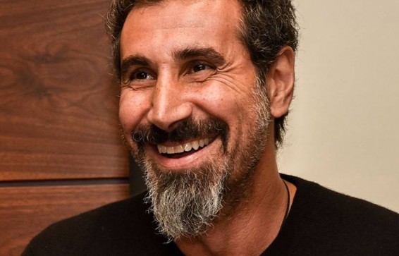 Սերժ Թանկյանը բարեգործական նպատակներով աճուրդի է հանել կիթառը