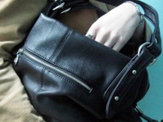 Թիվ 46 ավտոբուսում գողացել են ուղեւորուհու դրամապանակը