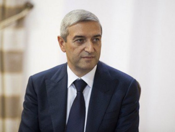 Սպասասրահ չկա. Վահան Մարտիրոսյանն արձանագրել է Երեւանի ավտոկայարաններում առկա խնդիրները