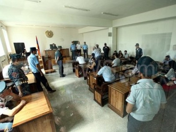 Փաստաբանները հրաժարվում են բացել պայուսակները