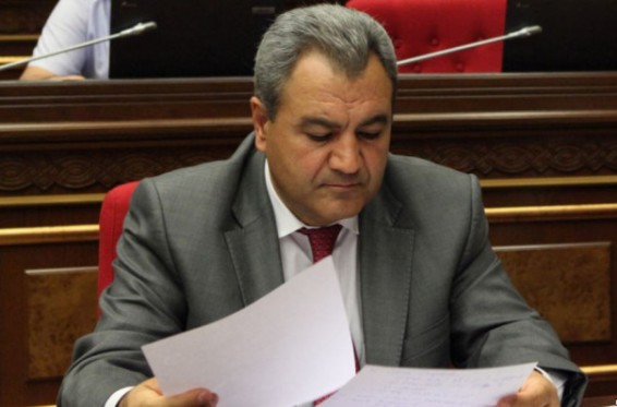 1 հողամաս, 3,5 մլն դրամ, 5500 դոլար և 33,500 եվրո. Իշխան Զաքարյանի հայտարարագրած ունեցվածքը