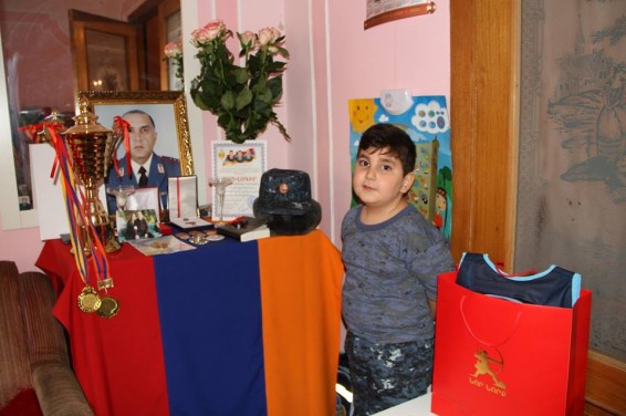 Այցելություն զոհված ոստիկանի ընտանիքին